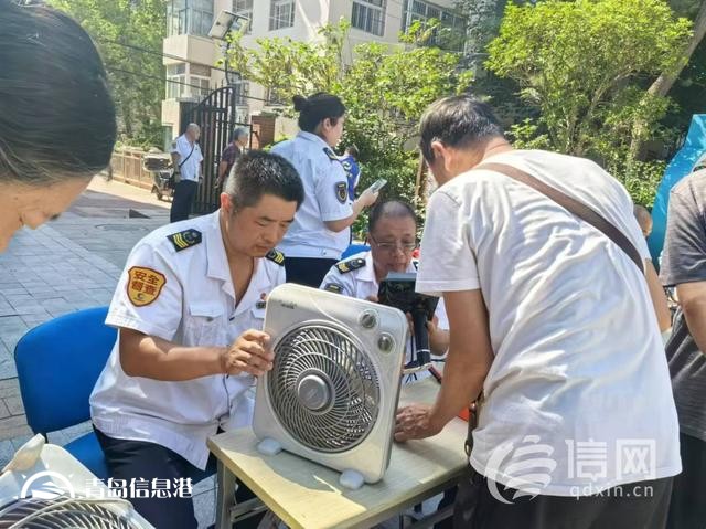信新相映走進(jìn)八大湖街道 家電維修服務(wù)供不應(yīng)求