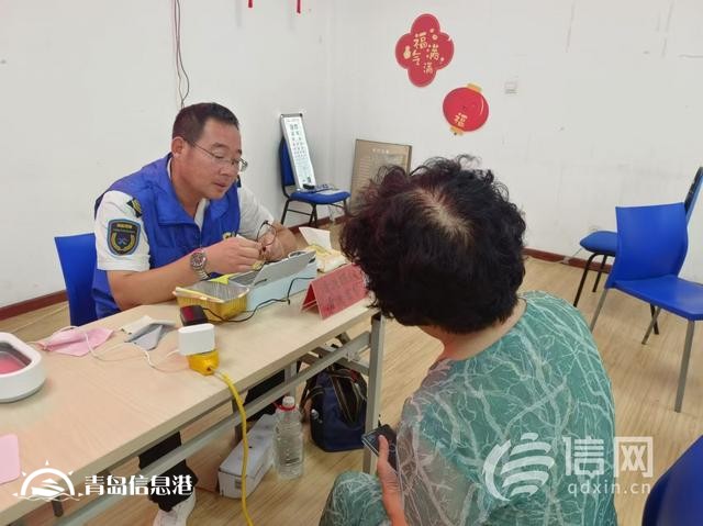 信新相映走進金水路社區(qū) 志愿者不斷“轉場”連續(xù)參加兩場活動