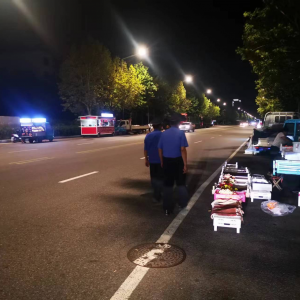 集中整治市容環(huán)境秩序，保障夜間市容環(huán)境“潔凈美”