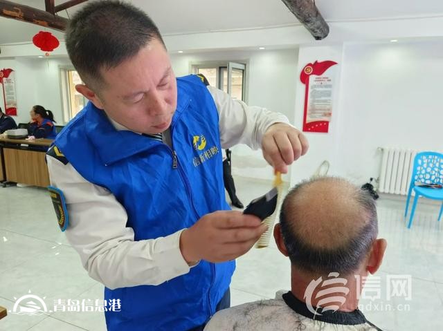 信新相映走進唐山路社區(qū) 穿馬扎志愿者手把手給新成員傳授經(jīng)驗