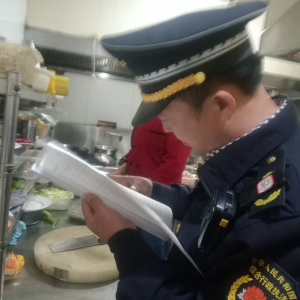 李園街道綜合行政執(zhí)法中隊：“信用+執(zhí)法”整治城市餐飲油煙，共筑藍(lán)天防線 ...
