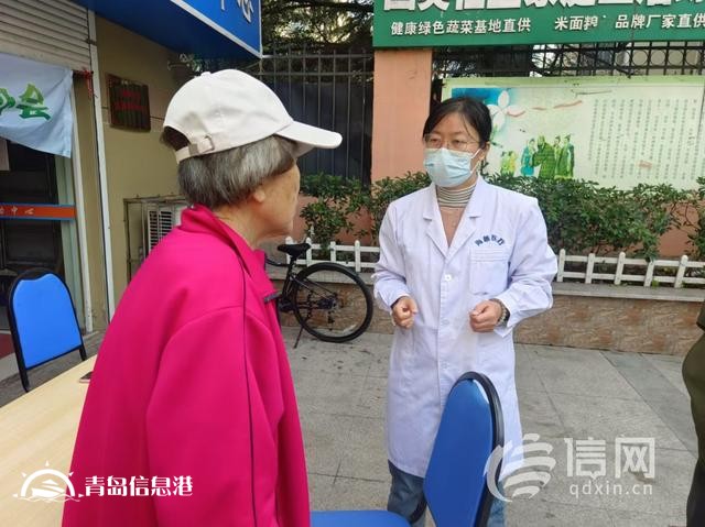 “一對(duì)一”為居民把脈問診 信新相映攜手海慈專家服務(wù)團(tuán)走進(jìn)社區(qū)