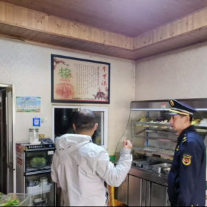 執(zhí)法與宣傳雙管齊下 提升垃圾分類意識(shí)
