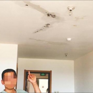 金玉府小區(qū)精裝房遭遇“漏雨”新房無法入住 業(yè)主“望房興嘆”