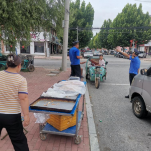 向 “城市牛皮癬” 宣戰(zhàn)！云山中隊(duì)清理非法小廣告